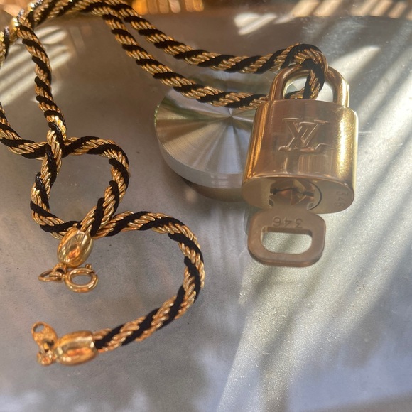 Louis Vuitton Lock Key necklace Number 346 Trifari rope chain vintage lv gold - Picture 14 of 15